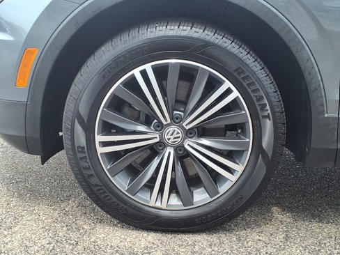 Used 2018 Volkswagen Tiguan SEL image 24