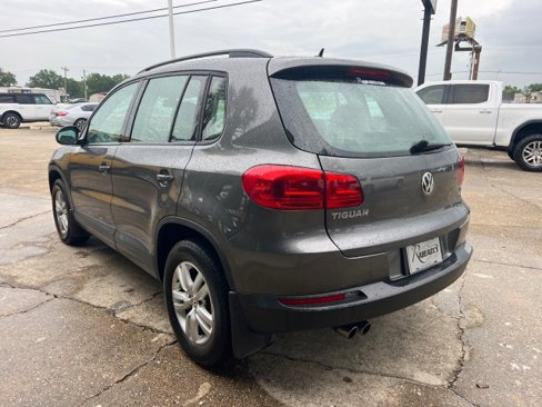 Used 2016 Volkswagen Tiguan S image 8