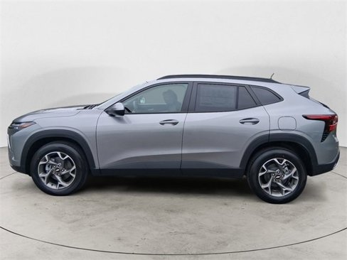 New 2026 Chevrolet Trax LT w/ Sunroof Package image 2