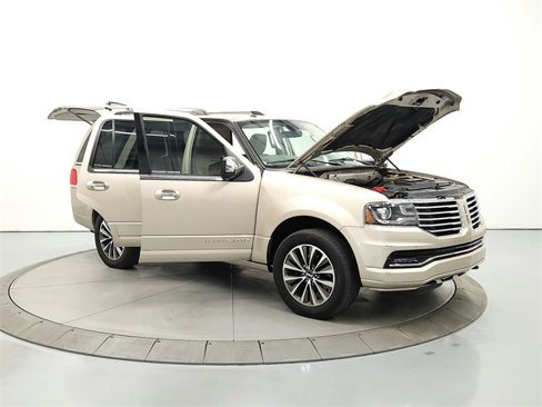 Used 2017 Lincoln Navigator Select image 9