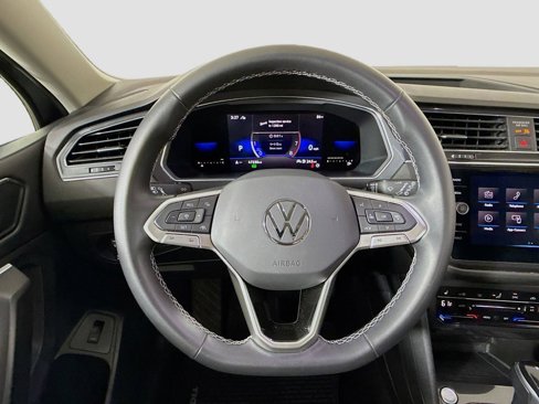 Used 2022 Volkswagen Tiguan SE image 11