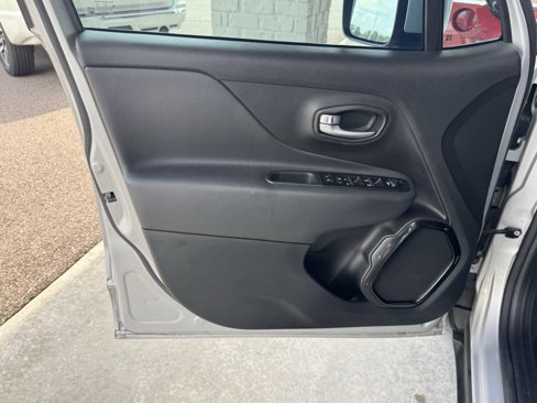Used 2020 Jeep Renegade Altitude image 32