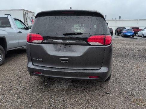 Used 2021 Chrysler Voyager Lxi image 5