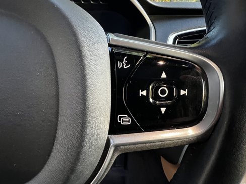 Used 2018 Volvo XC90 T6 Momentum w/ Convenience Package image 19