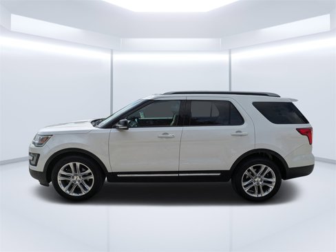 Used 2017 Ford Explorer XLT w/ Equipment Group 202A image 6