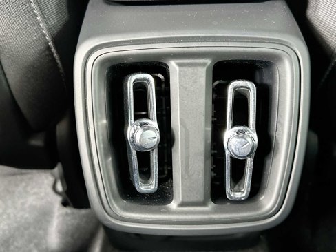 Certified 2025 Volvo XC40 B5 Core image 24