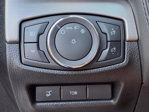 Used 2018 Ford Explorer Platinum image 12