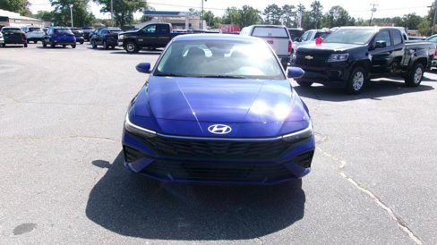 Used 2024 Hyundai Elantra SEL image 3