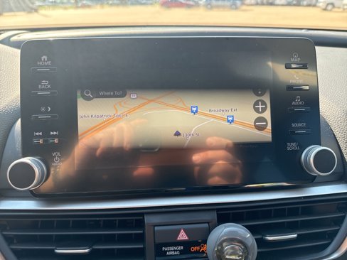 Used 2018 Honda Accord Touring image 8