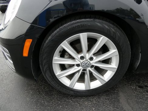 Used 2019 Volkswagen Beetle 2.0T SE image 10