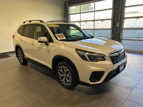 Used 2021 Subaru Forester Premium image 3