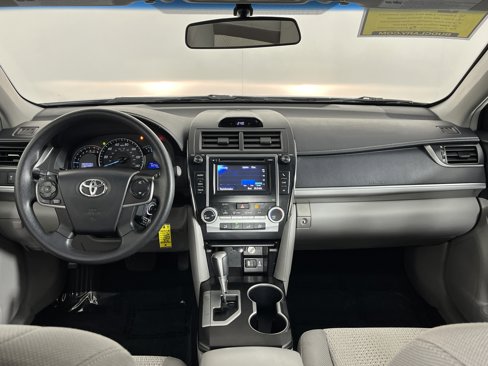 Used 2013 Toyota Camry LE image 18