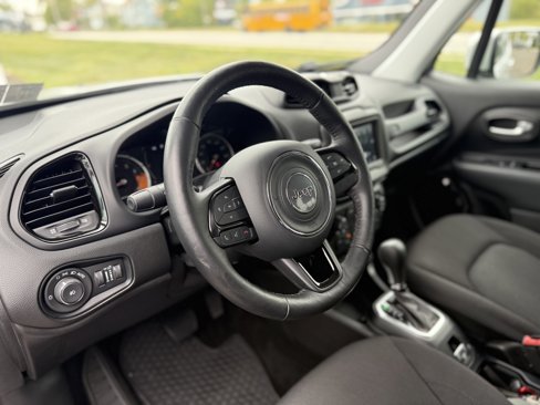 Used 2018 Jeep Renegade Altitude image 26