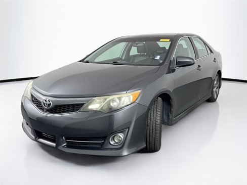 Used 2012 Toyota Camry SE image 2