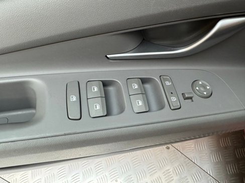 Used 2022 Hyundai Elantra SEL w/ Preferred Accessory Package image 22