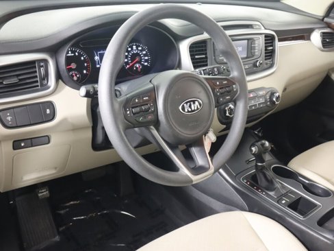 Used 2017 Kia Sorento LX image 8