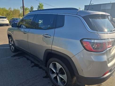 Used 2017 Jeep Compass Latitude w/ Popular Equipment Group image 8