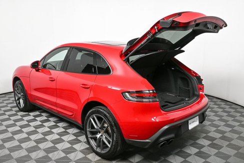 Certified 2024 Porsche Macan image 33