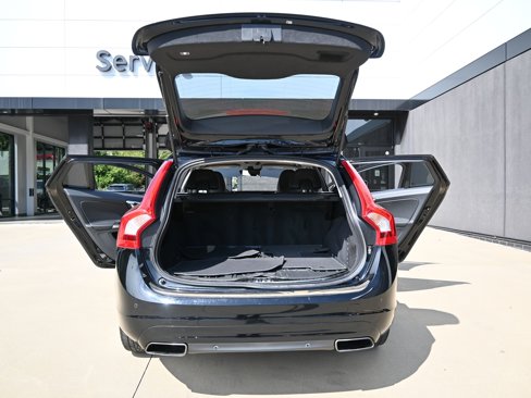 Used 2017 Volvo V60 T5 Premier w/ Convenience Package image 15