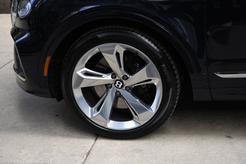 Used 2023 Bentley Bentayga Extended Wheelbase image 25