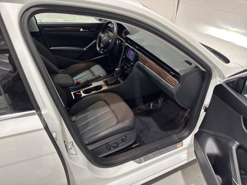 Used 2020 Volkswagen Passat 2.0T SEL image 48
