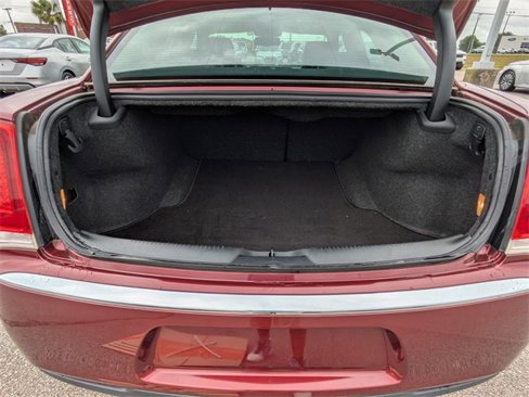 Used 2019 Chrysler 300 Limited image 33