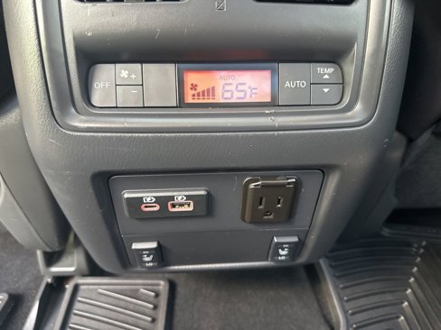 Used 2020 Nissan Pathfinder Platinum image 15