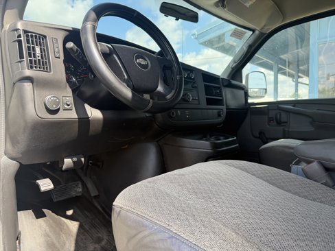 Used 2008 Chevrolet Express 2500 image 13