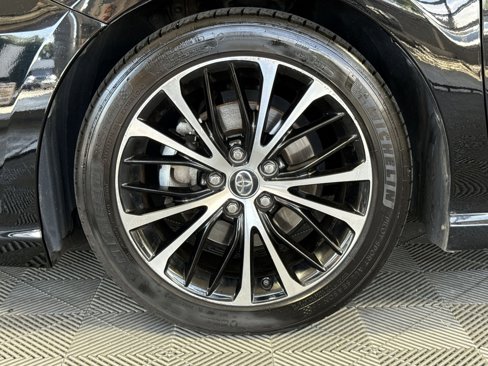 Used 2020 Toyota Camry SE image 12