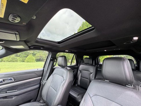 Used 2018 Ford Explorer XLT w/ Equipment Group 202A image 21