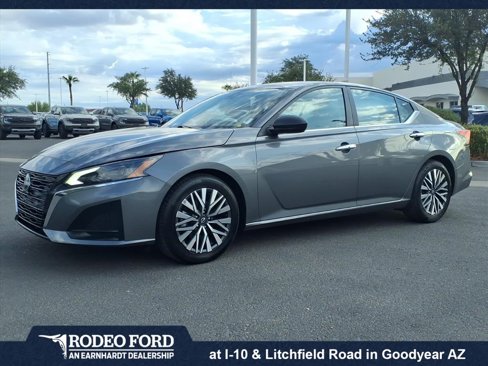 Used 2024 Nissan Altima 2.5 SV image 1