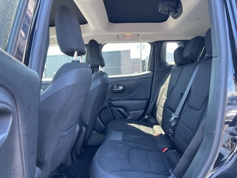 Used 2016 Jeep Renegade Latitude image 16