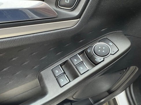 Used 2020 Ford Escape SE image 34