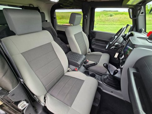 Used 2010 Jeep Wrangler Sahara image 4