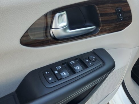 Used 2023 Chrysler Pacifica Limited image 20
