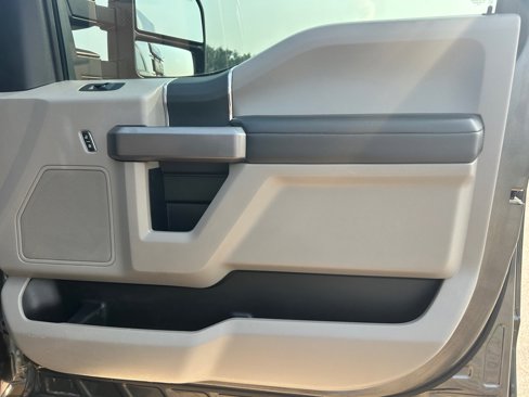Used 2019 Ford F250 XLT w/ XLT Value Package image 12