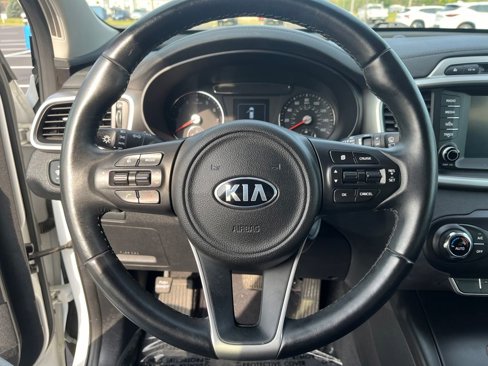 Used 2017 Kia Sorento LX w/ LX Convenience Package image 14