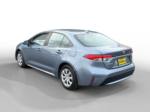 Used 2022 Toyota Corolla LE image 3