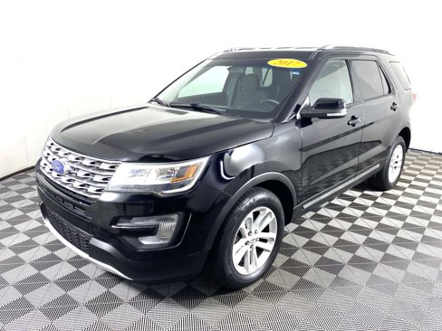 Used 2017 Ford Explorer XLT image 9