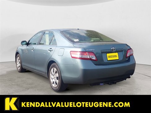 Used 2010 Toyota Camry LE image 3