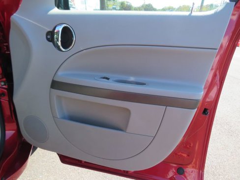 Used 2010 Chevrolet HHR LS image 32