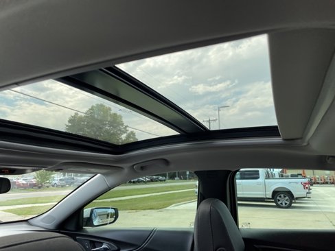 Used 2022 Chevrolet Malibu Premier image 9