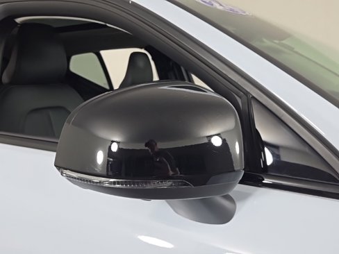 Certified 2024 Volvo XC40 B5 Plus w/ Climate Package image 5
