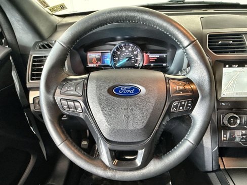 Used 2018 Ford Explorer XLT w/ Equipment Group 202A image 16