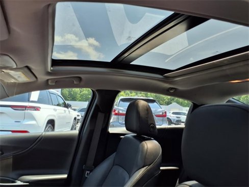 Used 2022 Chevrolet Malibu LT w/ Leather Package image 16