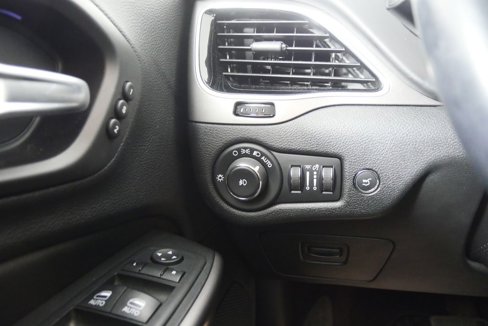 Used 2019 Jeep Cherokee Overland w/ Technology Group image 21