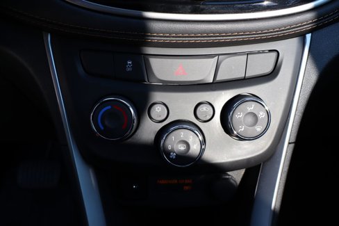 Used 2022 Chevrolet Trax LT w/ LT Convenience Package image 19