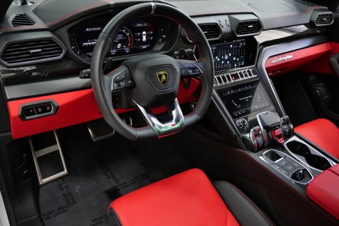 Used 2022 Lamborghini Urus image 12