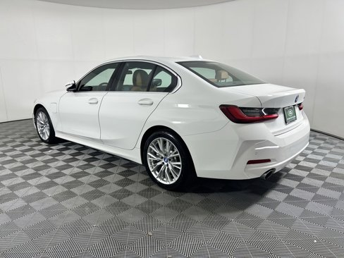 Used 2024 BMW 330e image 3