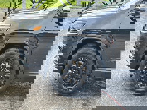 Used 2023 Jeep Cherokee Altitude Lux image 9